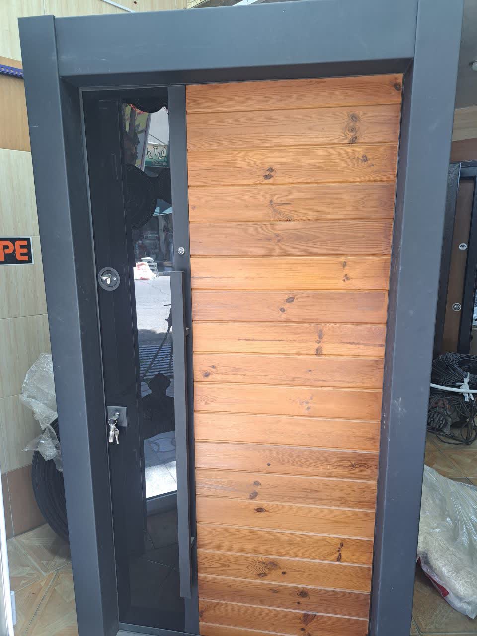 درب ترمو بزرگ شیشه کوچک اکونومی (ورق 1) قفل تیپ ترک