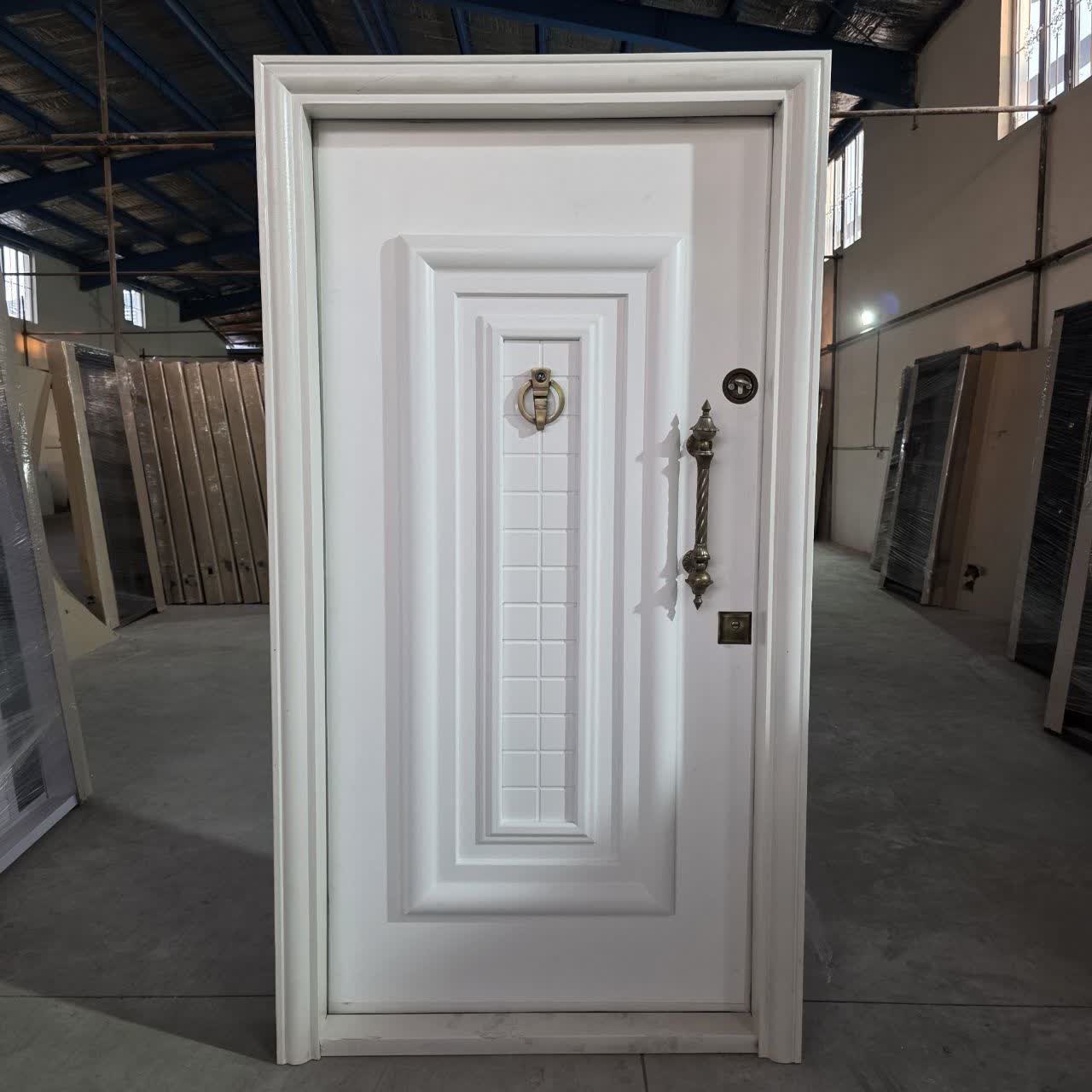 درب ضدسرقت برجسته مد ونوس سفید  قفل تیپ ترک 